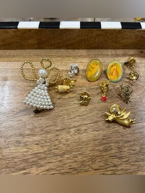 Lot of 11 Vintage Angel Pins & Brooches - Gold and Silver Tone